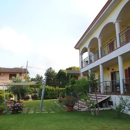 Larus Hotel 3*