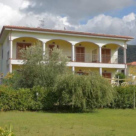 Larus Hotel
