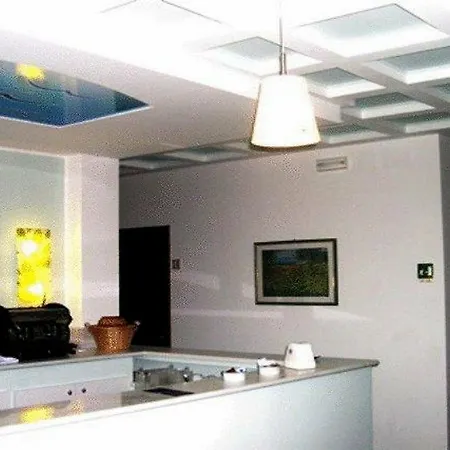 Larus Hotel