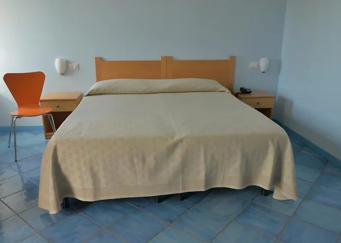 Larus ホテル サンジネート