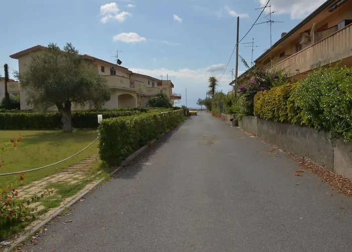 Larus ホテル サンジネート